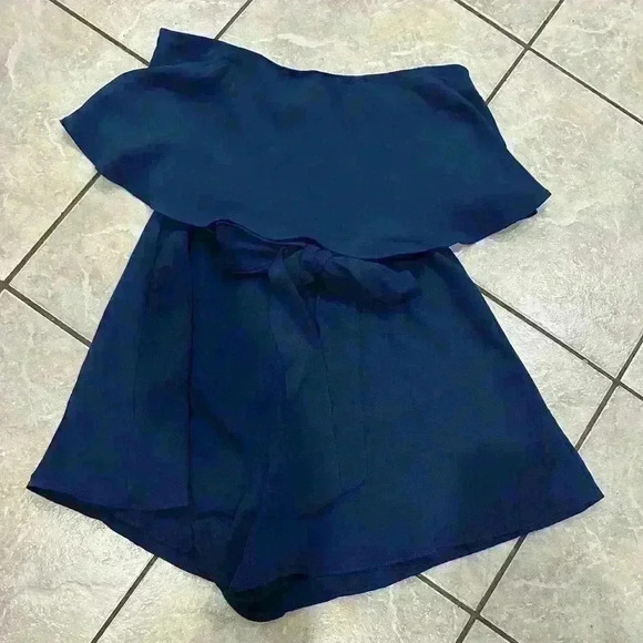 Le Lis Navy Strapless Romper Size Small - Picture 1 of 6